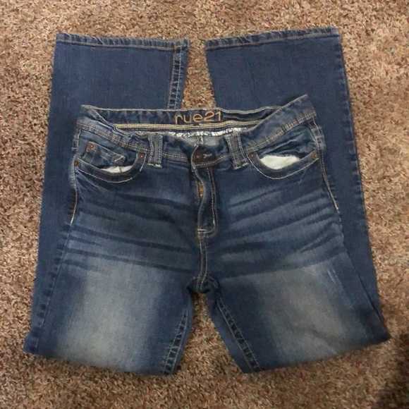 Rue21 size 13/14 Short, Mid-Rise Bootcut in good condition - Picture 2 of 5